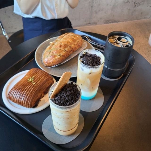 제주 해안동 카페)카페레크레 - 제주 숲속 대형카페