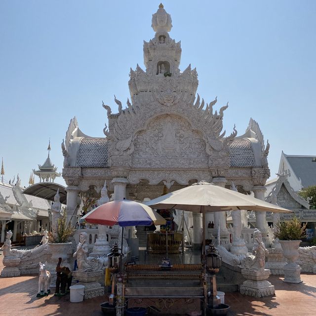 สักการะศาลพระหลักเมืองที่วัดมิ่งเมือง น่าน