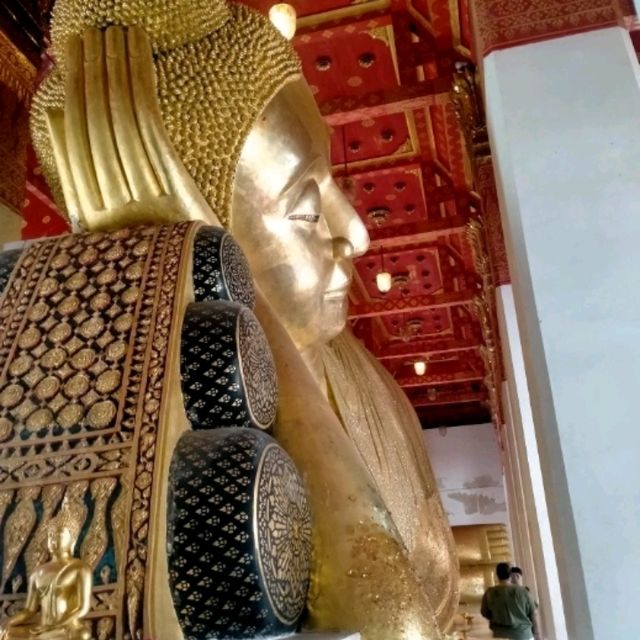 ขอพร พระพุทธไสยาสน์องค์ใหญ่