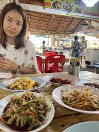 ส้มตำ ไก่ย่าง รสเด็ด บรรยากาศชิวๆริมคลอง