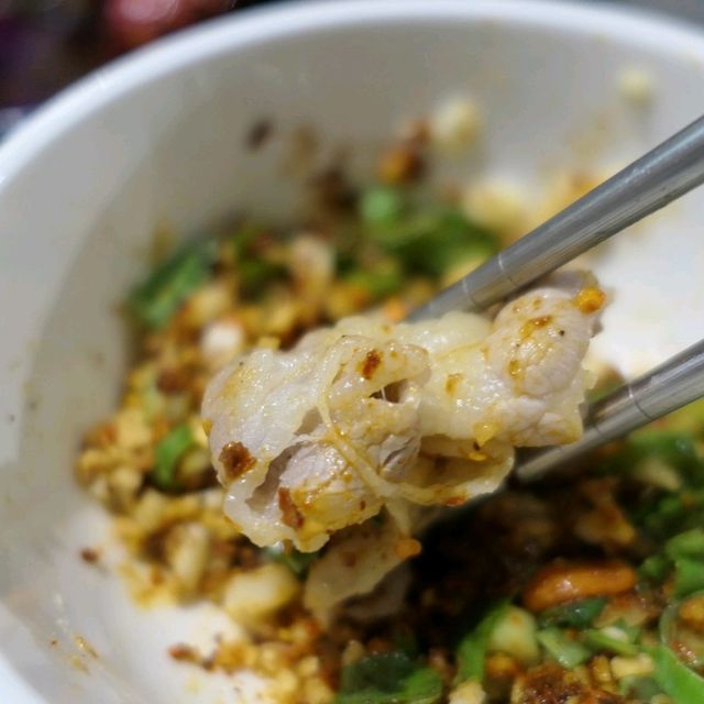內湖神來麻辣鍋，連喝好幾碗的香醇湯頭