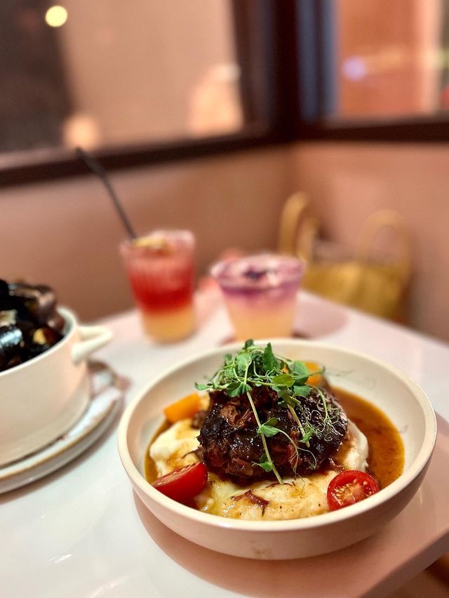 太子一間很chill 既cafe & bar