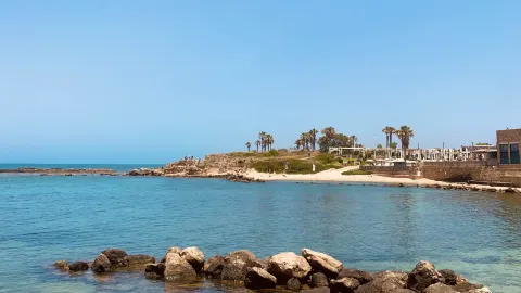 ‼️😍 UNDERRATED beach with HISTORICAL Monument? 💙🤍 — traveler post in Caesarea