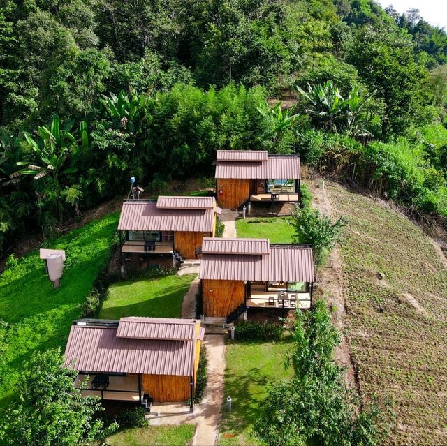 ที่พักเชียงใหม่ บ้านภูหมอก ตั้งอยู่บนสุดของเนินเขา