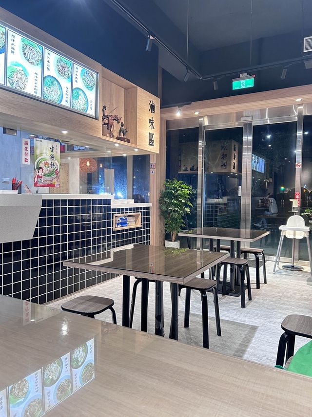 ［桃園/中壢］ 楊記牛肉麵🐂｜桃園青埔美食 不便宜 但牛肉麵好吃( ᷇𖥦 ᷆ ) 