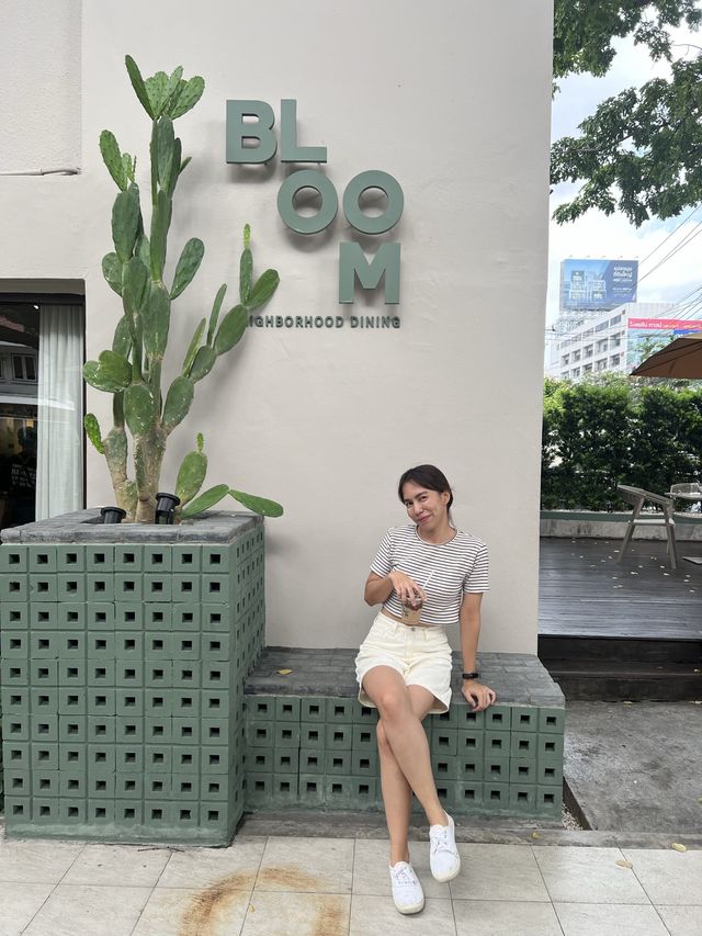 Bloom Dining คาเฟ่ขนมอร่อย ถ่ายรูปสวย ย่านพระราม 9