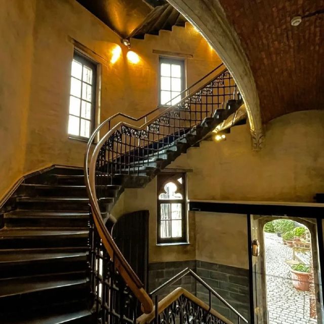 「1898 The post hotel」：布魯塞爾市中心的歷史悠久酒店，附近有景點和美食