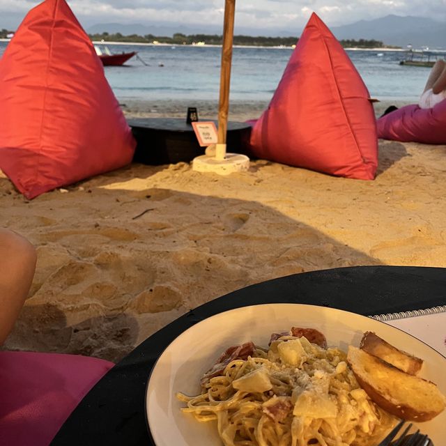 파도 소리 안주삼아 저녁먹기 길리섬 메인스트리트 비치🏖️ 