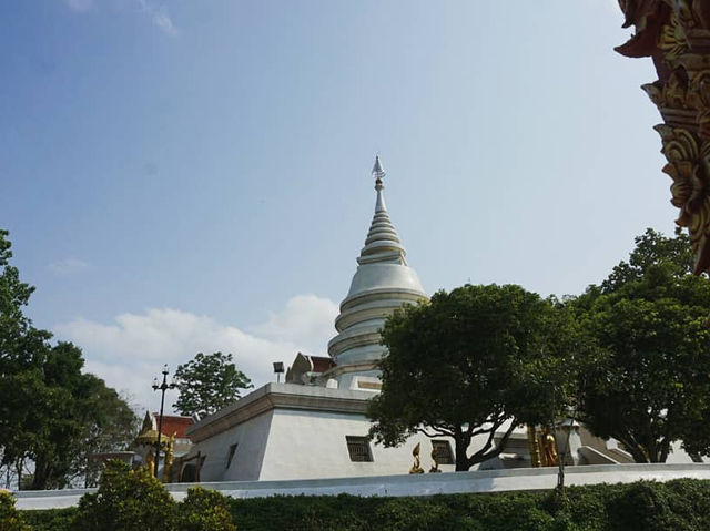 วัดพระธาตุผาเงา