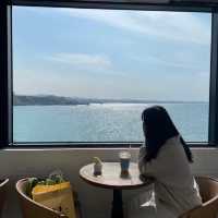 따뜻한 햇살과 바다 바람을 느끼며 차 한잔 즐기는 제주 봄날! 