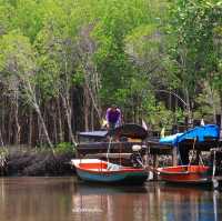 ล่องเรือชมวิถีชุมชนปากน้ำปราณ