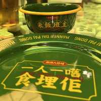 玩味十足的大排檔，打卡美食兩不誤