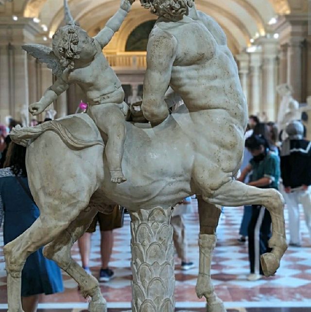 STUNNING MONUMENT IN PARIS!