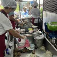 ข้าวมันไก่นายธง ร้านดังและอร่อยแถวสาธุประดิษฐ์