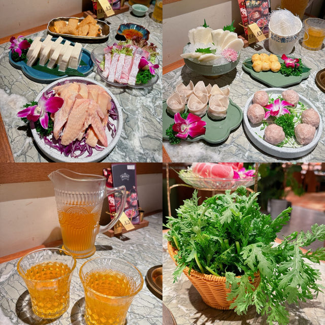 想去特色火鍋店影相打卡📸同時又嘆到高質食材😋推薦華麗打卡火鍋店✨香江花月✨仲有Team Lab波波鏡室，令人好似置身時光隧道咁，夠哂夢幻💗
