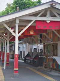 【和歌山】高野山観光の玄関口🚪おむすび屋の装飾が映える駅のホーム✨