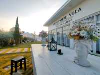 เที่ยวราชบุรี แวะพัก Wicket white villa 