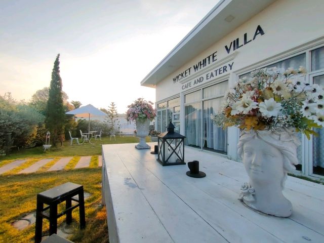 เที่ยวราชบุรี แวะพัก Wicket white villa 
