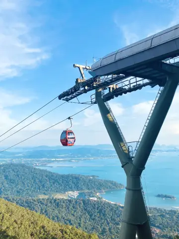 🇲🇾 Langkawi Sky Bridge: A Stunning Walk Above the Clouds