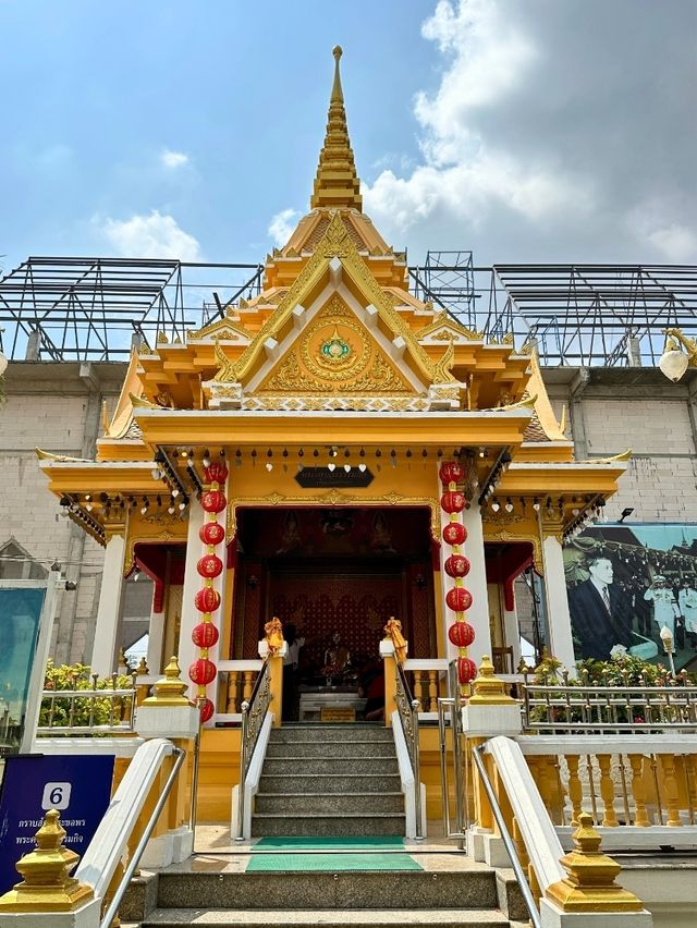 ลอดโบสถ์เก่าที่ วัดโบถส์หลวงปู่เทียน
