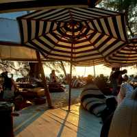 ชิลยามเย็นที่ Cave Beach Club พัทยา