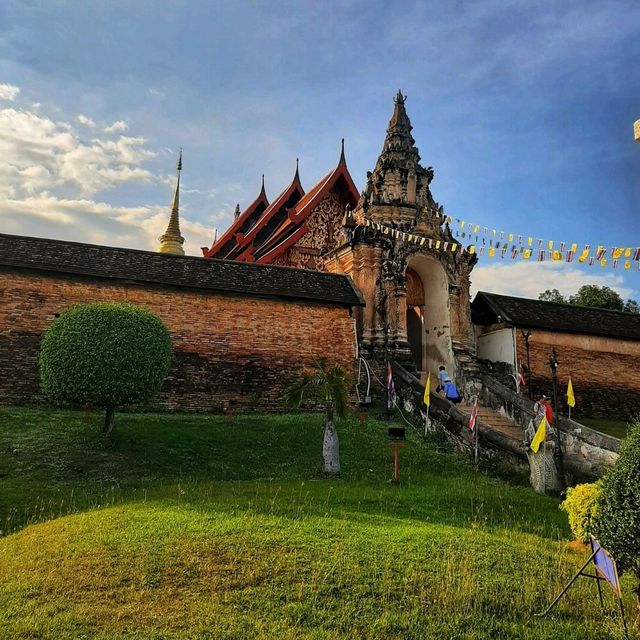 วัดพระธาตุลำปางหลวง ไหว้พระธาตุประจำปีเกิด ปีฉลู