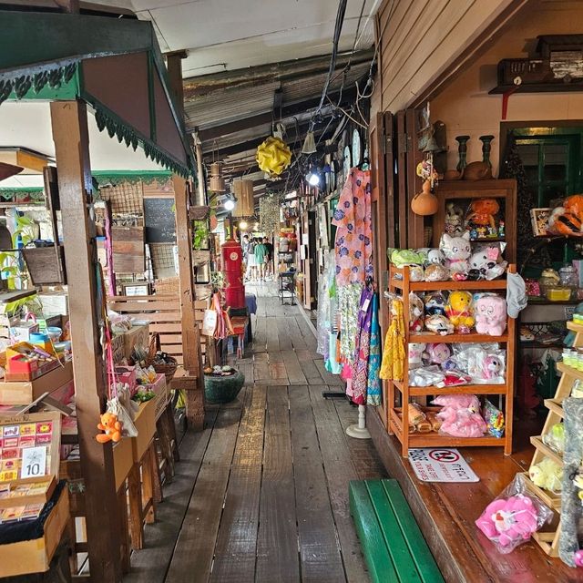 ตลาดชุมชนริมคลองบางหลวง