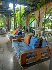 Café Laura Bar & Restaurant คาเฟ่สวยสไตล์อังกฤษ