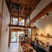 日本京都-品嚐澳洲傳統的萊明頓蛋糕：IOLITE COFFEE ROASTERS