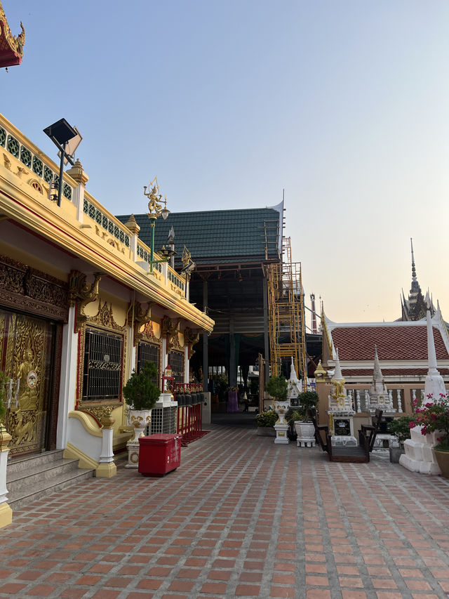 วัดที่ชาวปากเกร็ดรู้จักกันเป็นอย่างดี | วัดบ่อ
