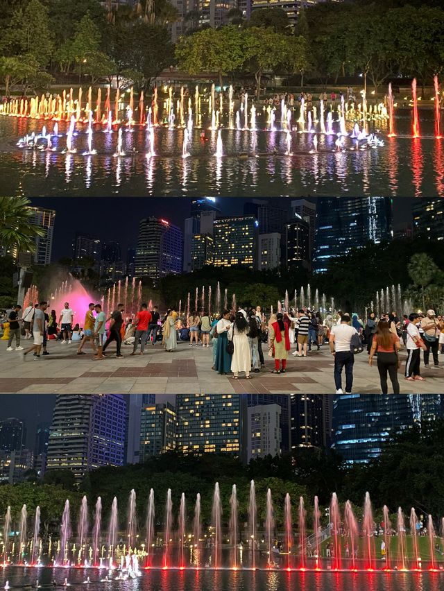 Water fountain show in the city centre ⛲️⛲️