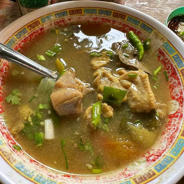 ลาบไก้พันแหวน อาหารพื้นเมืองเเต๊ๆเจ้า