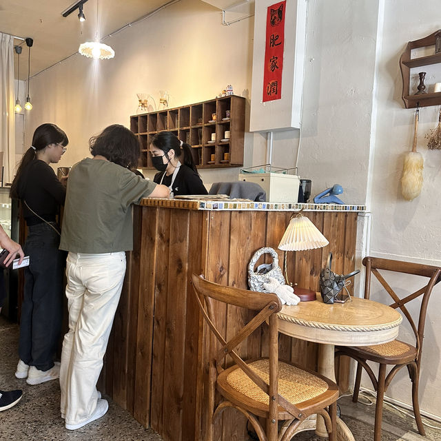 台南｜溫點온점。復古韓式咖啡廳來一杯咖啡配不甜的韓式馬卡龍