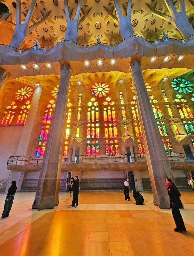 Exploring Basílica de la Sagrada Família: Gaudí’s Iconic Masterpiece