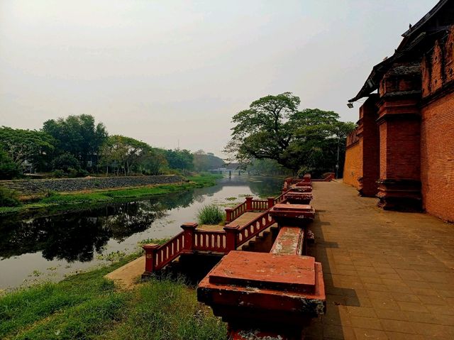 南奔古城墻南康河步行道pratu ta Nang：南奔地標景點，打卡拍照📸，體驗寧靜休閒好地方
