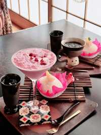 【和風カフェ】大きなカクテルグラスにドリンク！たくさんの大福ケーキ！