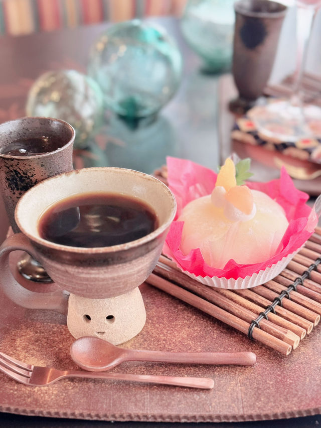 【和風カフェ】大きなカクテルグラスにドリンク！たくさんの大福ケーキ！