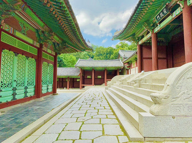 The beauty of traditional Korean architecture and culture🇰🇷👫