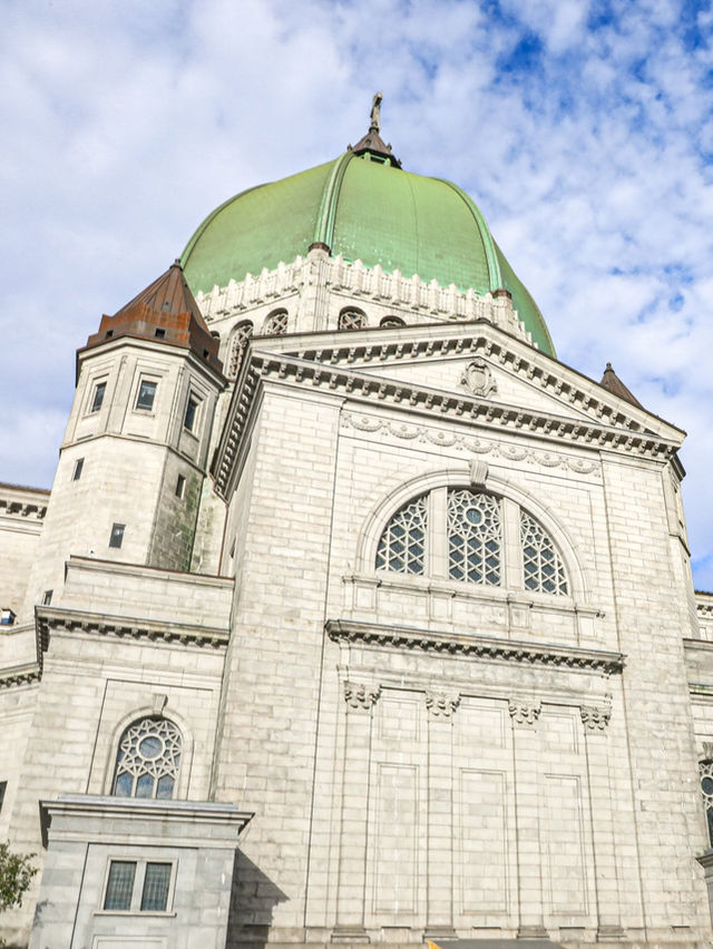 【モントリオール🇨🇦】礼拝堂で神聖な雰囲気を味わう