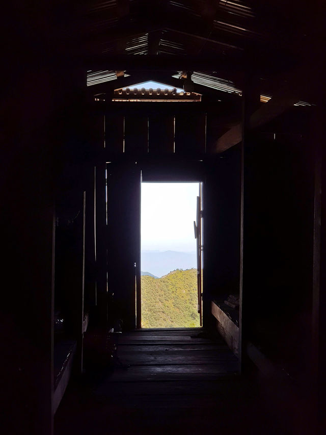 Trekking Ta Xua - top 13th highest moutain in Vietnam