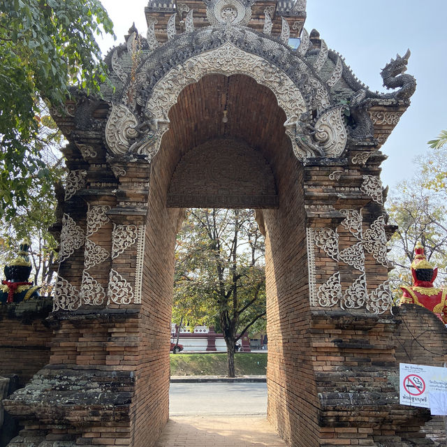 ขอพรที่ วัดโลกโมฬี วัดดังเชียงใหม่