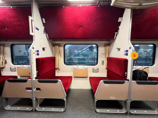 รถไฟด่วนพิเศษอุตราวิถี