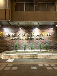 北海道　札幌観光　札幌グランドホテルのクリスマスツリーが綺麗だぞ！