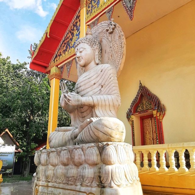 สักการะพระเจดีย์ทรงมอญ ณ เมืองนครชุม