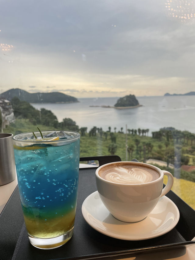 한적한 바다뷰 🌊거제도 대형카페 “윤돌커피”☕️