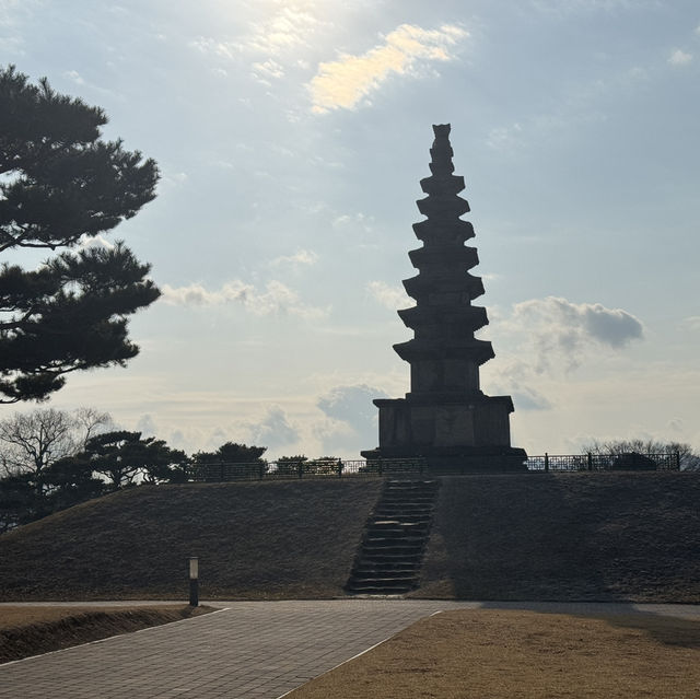 드라마 빈센조 배경으로도 나왔던 야외데이트 하기 좋은 명소 - 충주 탑평리 칠층석탑