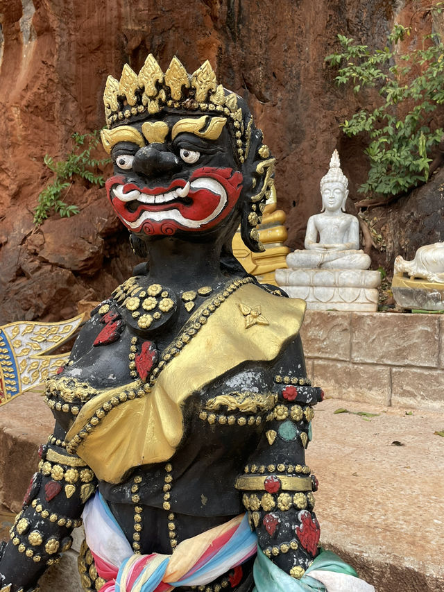 The Blue Guardians and the Majestic White Buddha