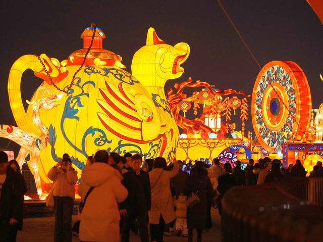 Chang'an Lantern Festival lights up Xi'an's historic sites