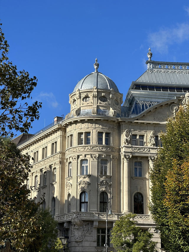 History and Beauty: Exploring the Monuments Around Budapest’s Parliament