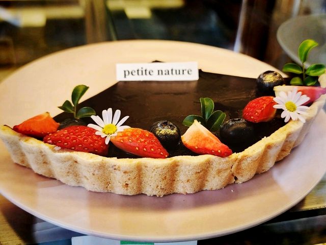 ✨️พิกัดห้ามพลาดในตรัง“Petite Nature Cafe&Market”🍰